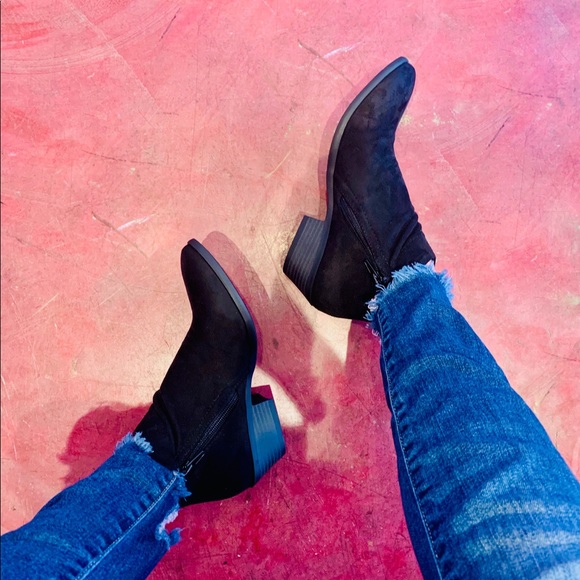 Black Basic Comfortable Low Heel Zipper Bootie - Picture 7 of 8